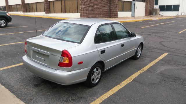 Hyundai Accent 2002 photo 3