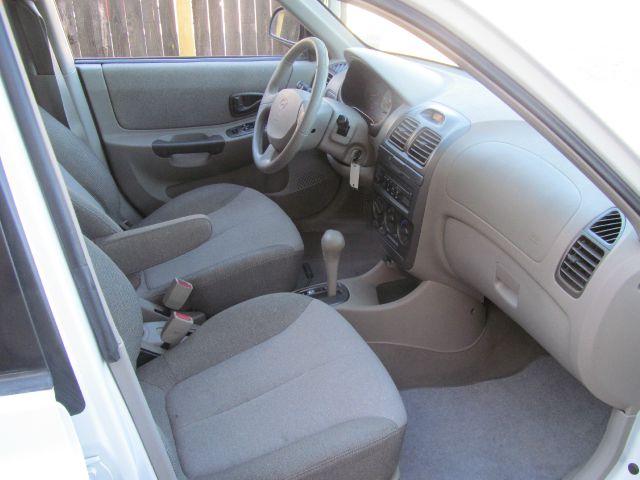 Hyundai Accent 2002 photo 2