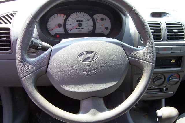 Hyundai Accent 2002 photo 3