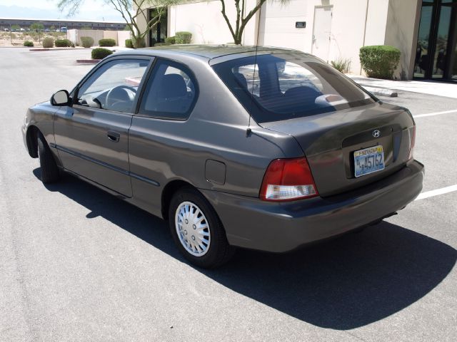 Hyundai Accent 2002 photo 3