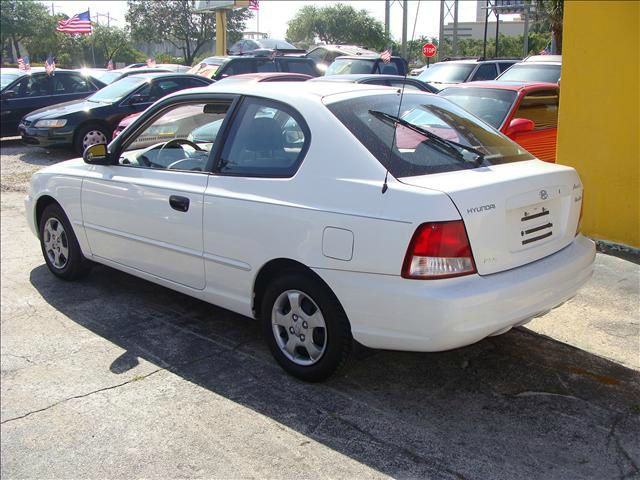 Hyundai Accent 2002 photo 2