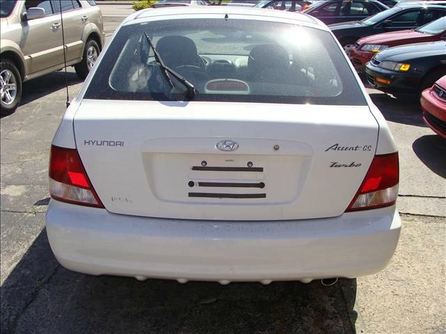 Hyundai Accent 2002 photo 4