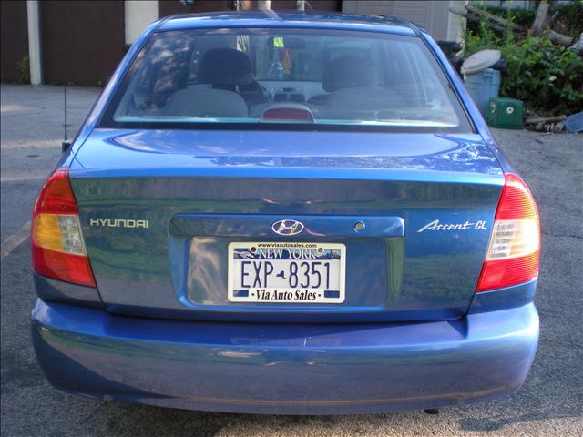 Hyundai Accent 2002 photo 2