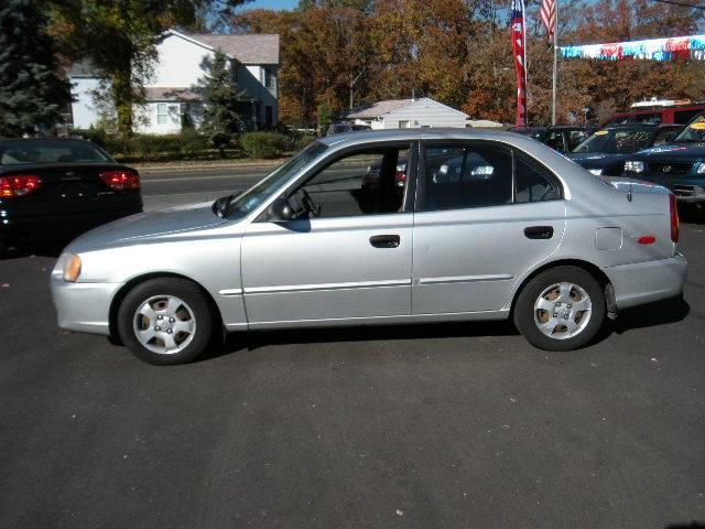 Hyundai Accent 2002 photo 2