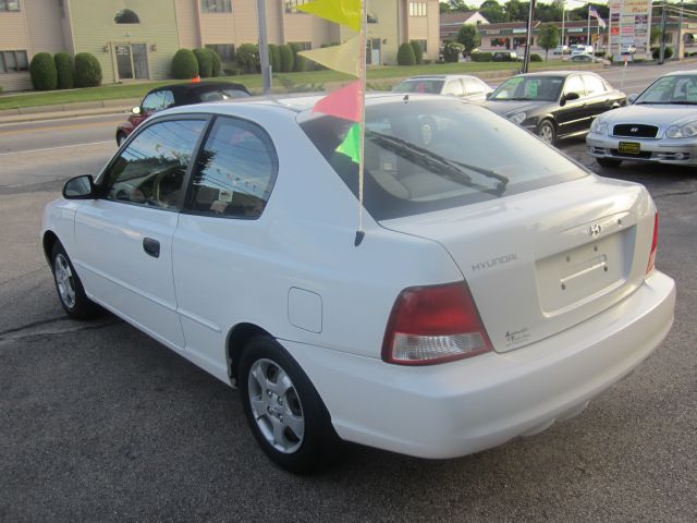 Hyundai Accent 2002 photo 2