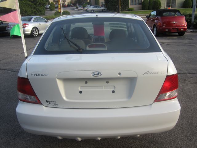 Hyundai Accent 2002 photo 4