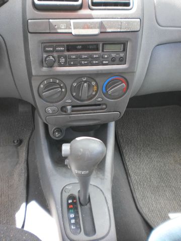 Hyundai Accent 2002 photo 1