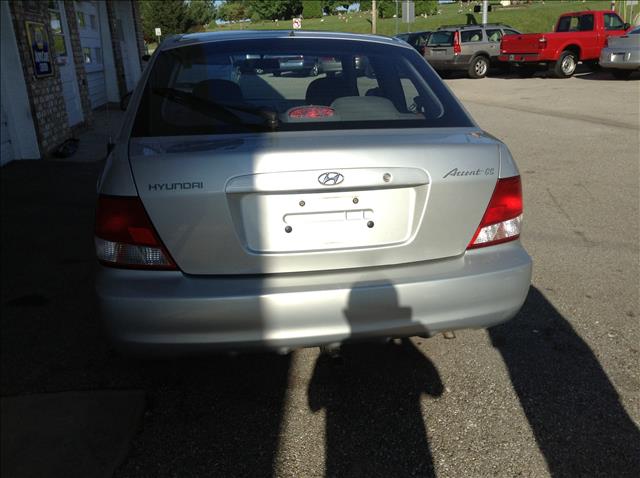 Hyundai Accent 2002 photo 2