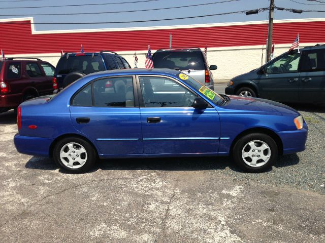 Hyundai Accent 2002 photo 2