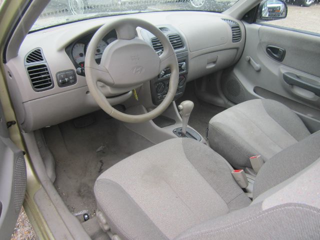 Hyundai Accent 2002 photo 2