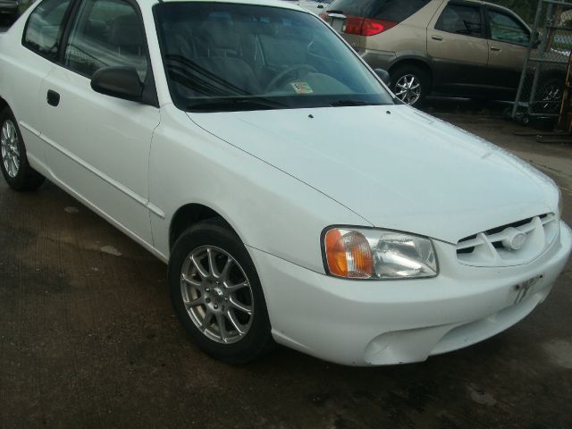 Hyundai Accent 2002 photo 2