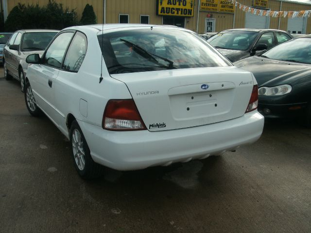 Hyundai Accent 2002 photo 3