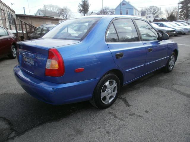 Hyundai Accent 2002 photo 3