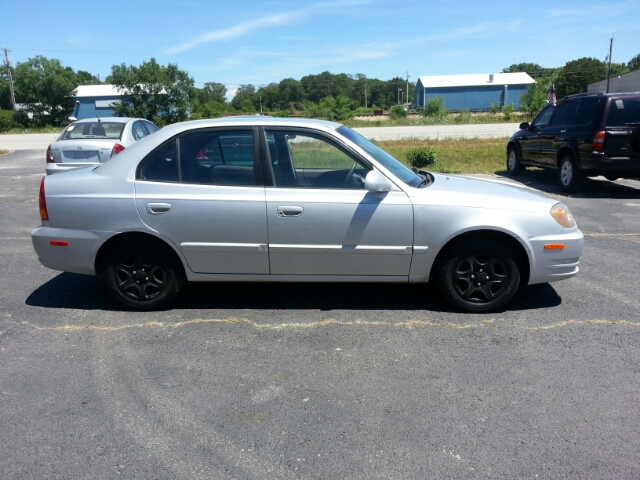 Hyundai Accent 2003 photo 2