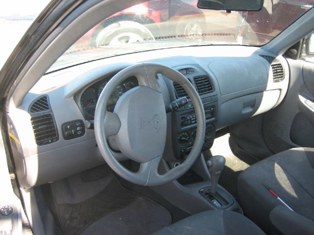 Hyundai Accent 2003 photo 2