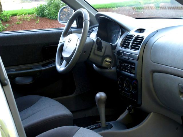 Hyundai Accent 2003 photo 4