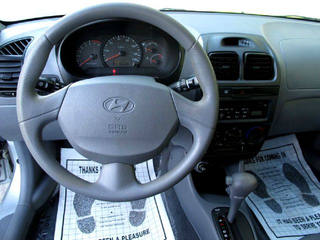 Hyundai Accent 2003 photo 9