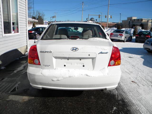 Hyundai Accent 2003 photo 2