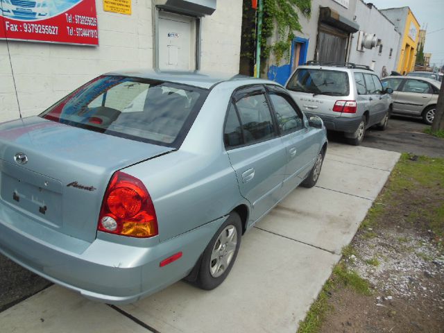 Hyundai Accent 2004 photo 3