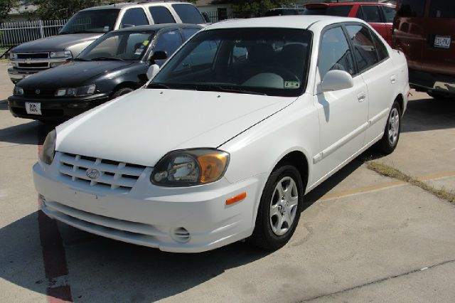 Hyundai Accent 2004 photo 2