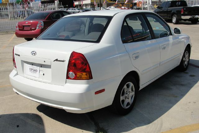 Hyundai Accent 2004 photo 3