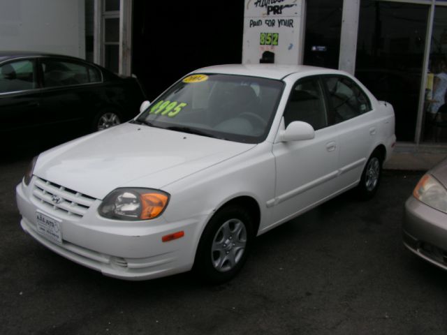 Hyundai Accent 2004 photo 2