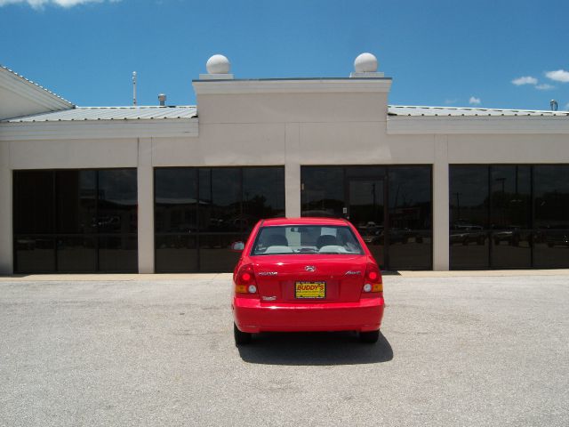 Hyundai Accent 2004 photo 2