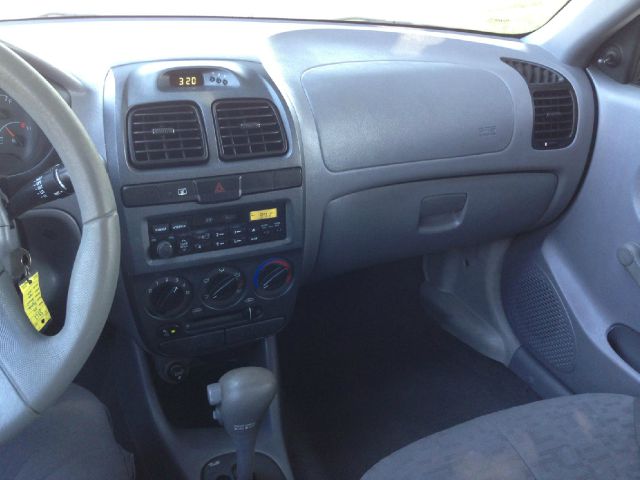 Hyundai Accent 2004 photo 2