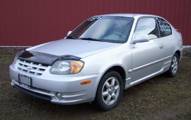 Hyundai Accent 2004 photo 2