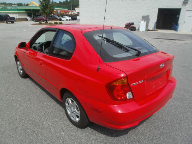 Hyundai Accent 2005 photo 3