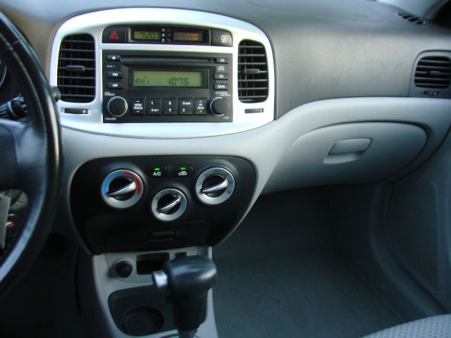 Hyundai Accent 2007 photo 3