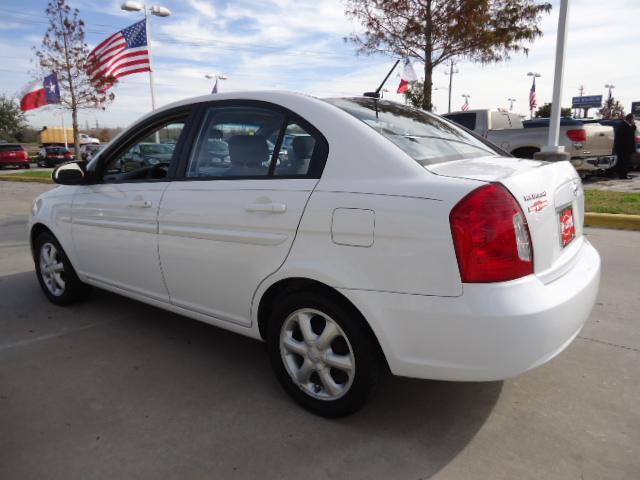 Hyundai Accent SE THIS Beauty IS IN MINT COND Sedan