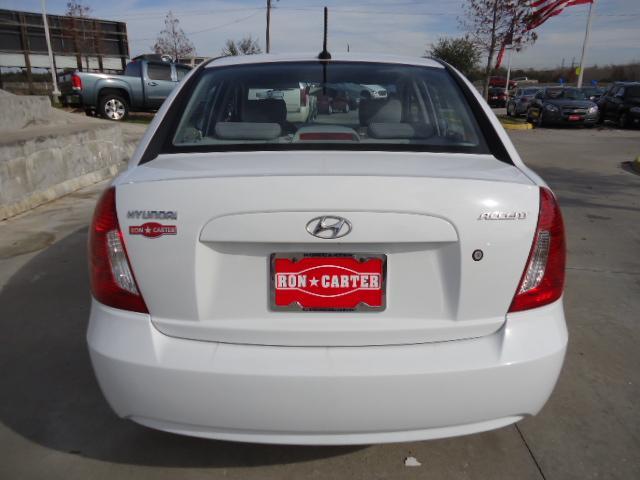 Hyundai Accent 2008 photo 1