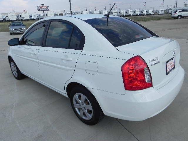 Hyundai Accent 2008 photo 2