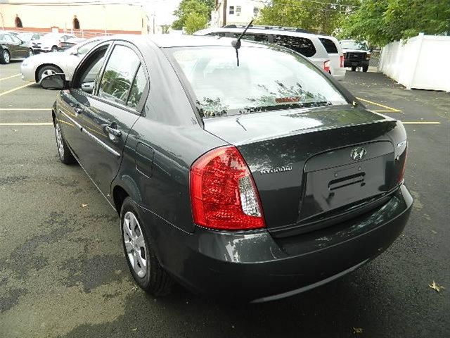 Hyundai Accent 2009 photo 2