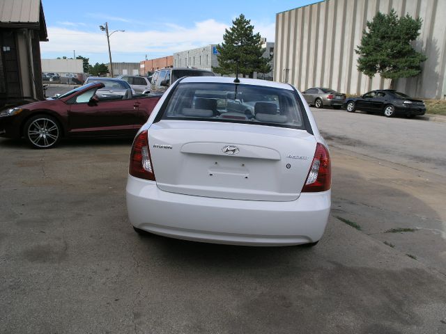 Hyundai Accent 2009 photo 2