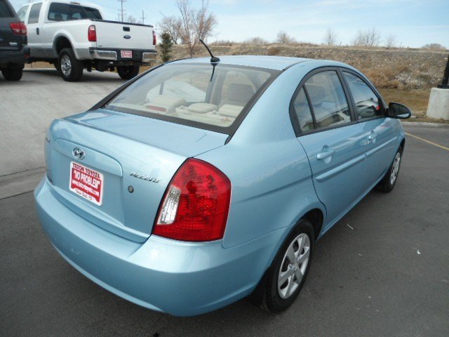 Hyundai Accent 2009 photo 1