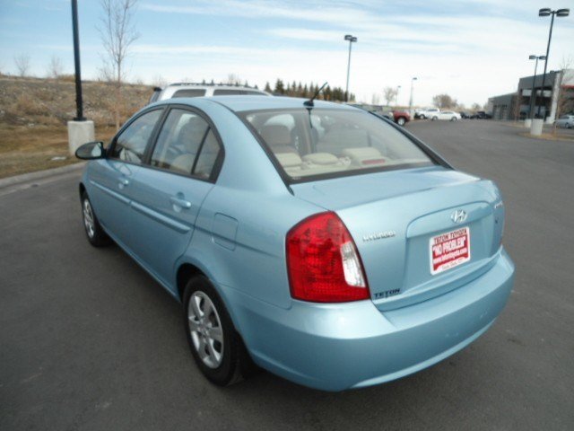 Hyundai Accent 2009 photo 2