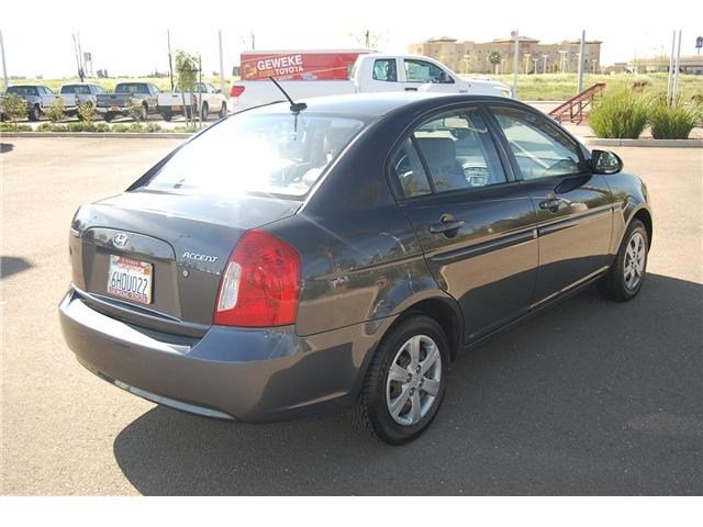 Hyundai Accent 2009 photo 2