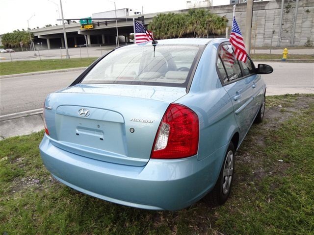 Hyundai Accent 2009 photo 3