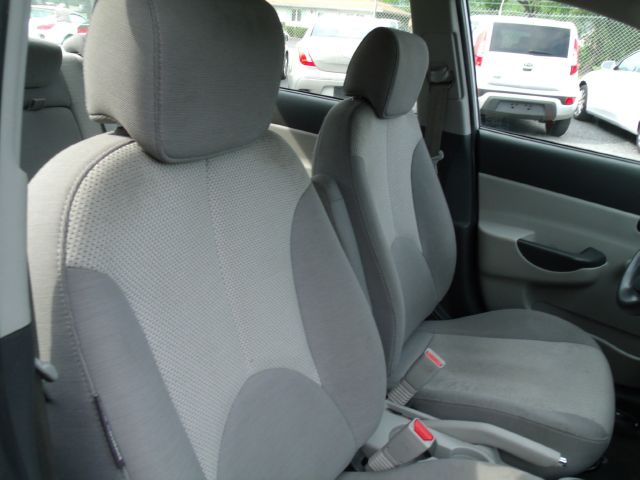 Hyundai Accent 2009 photo 10