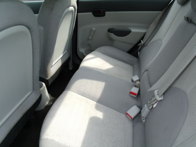 Hyundai Accent 2009 photo 2