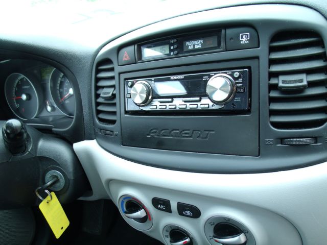 Hyundai Accent 2009 photo 4