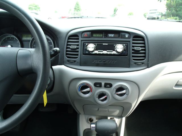 Hyundai Accent 2009 photo 8