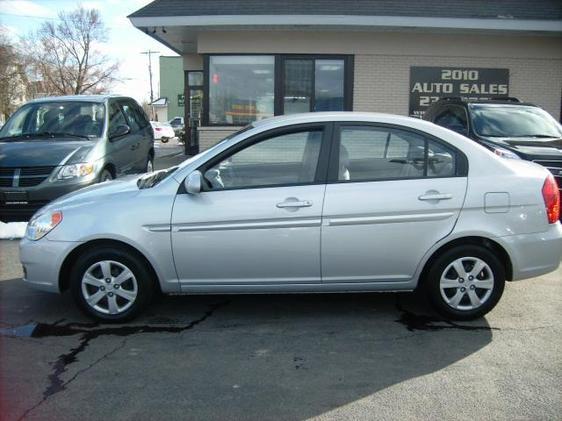 Hyundai Accent 2009 photo 2