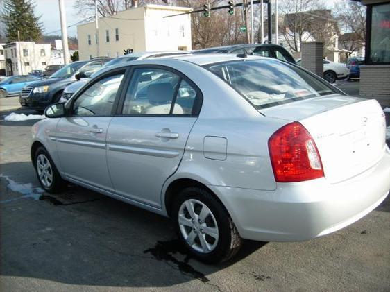 Hyundai Accent 2009 photo 8