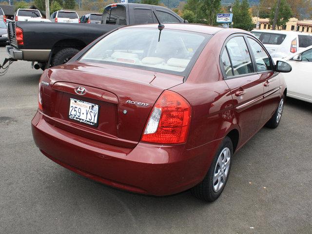 Hyundai Accent 2009 photo 2