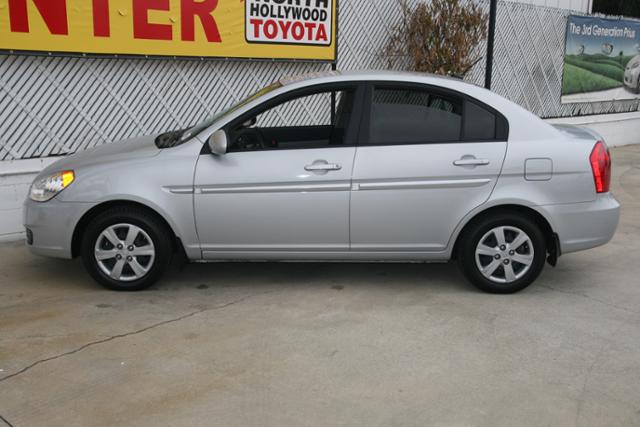 Hyundai Accent 2009 photo 1