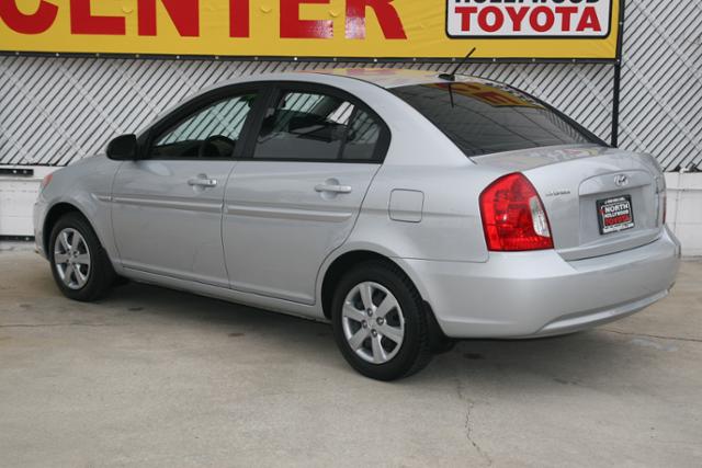 Hyundai Accent 2009 photo 2