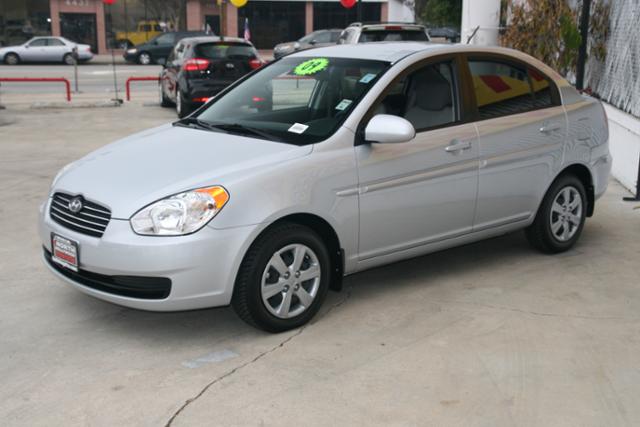 Hyundai Accent 2009 photo 3